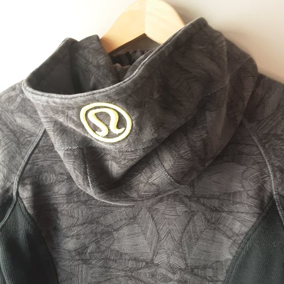 lululemon Scuba Hoodie Black Grey Geometric Leaf Feather Pattern Size 4 - Picture 10 of 14